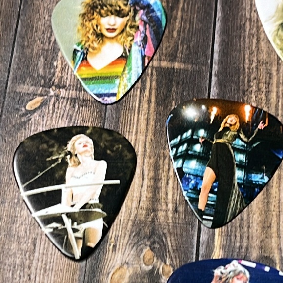 5for$10 Taylor Swift Guitar Picks 12 Pack Picks with Tin Box Electric Guitar - Picture 2 of 7